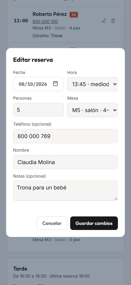 Panel en el móvil: editando una reserva (fecha, hora, personas, mesa, teléfono, nombre y notas)